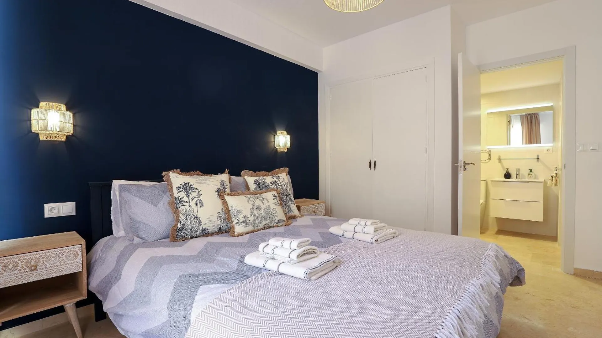 Camelia 3Bed Apartment - Fuengirola Centre, 250M Beach ספרד