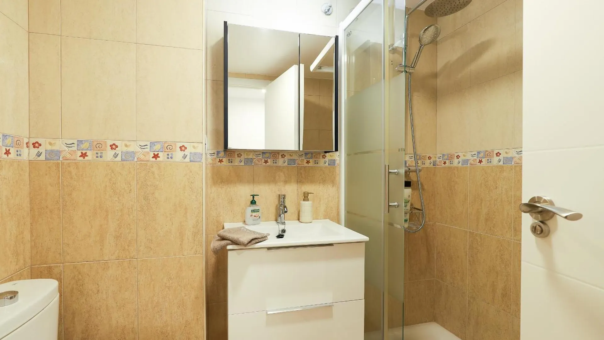 Camelia 3Bed Apartment - Fuengirola Centre, 250M Beach 0*,  ספרד