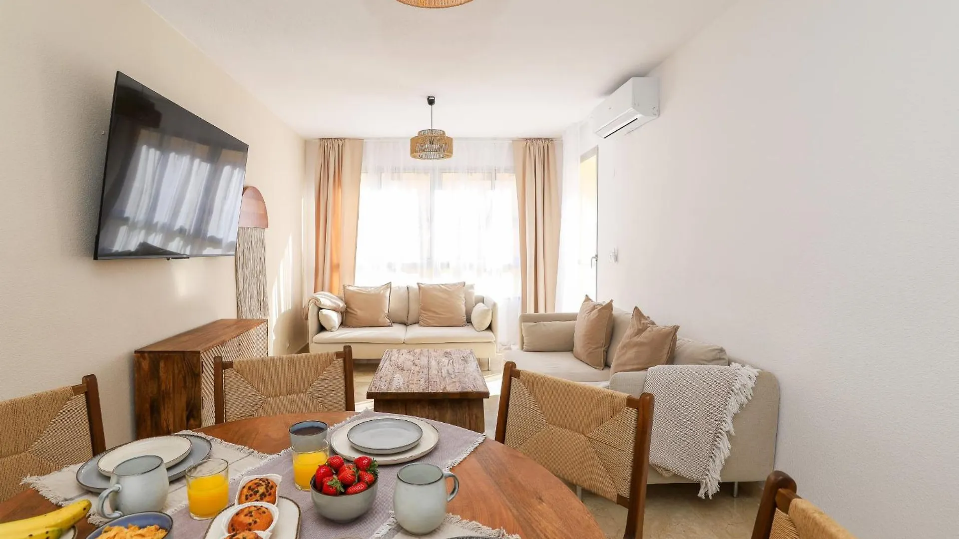 Camelia 3Bed Apartment - Fuengirola Centre, 250M Beach 0*,  ספרד