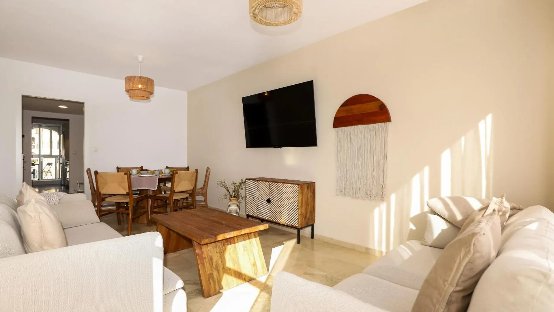 Camelia 3Bed Apartment - Fuengirola Centre, 250M Beach 0*,  Hiszpania